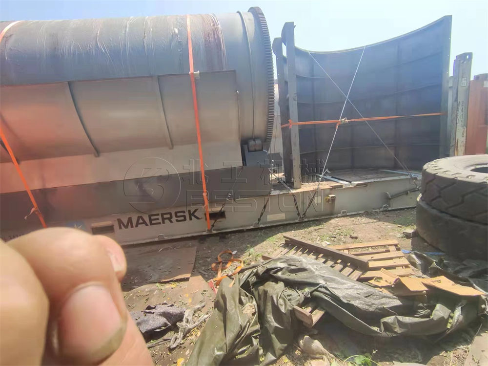 BLJ-10間歇式廢塑料煉油設備發往海外